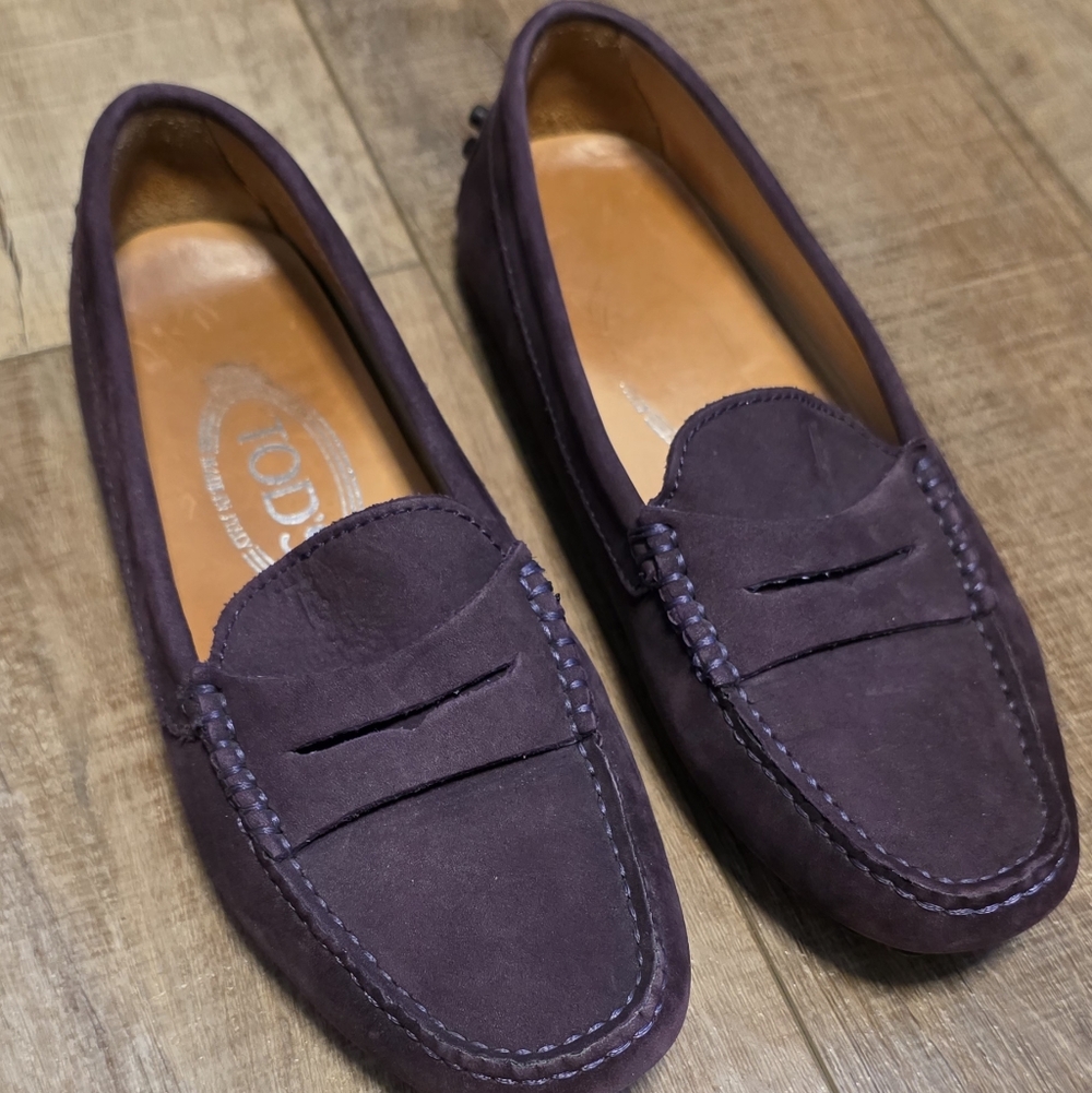 Tod’s ($979) Gommino Suede Driving Shoes In Aubergine - Picture 2 of 8